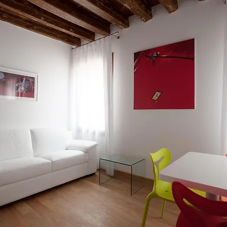 Apartament The Lion's House Apt1 *