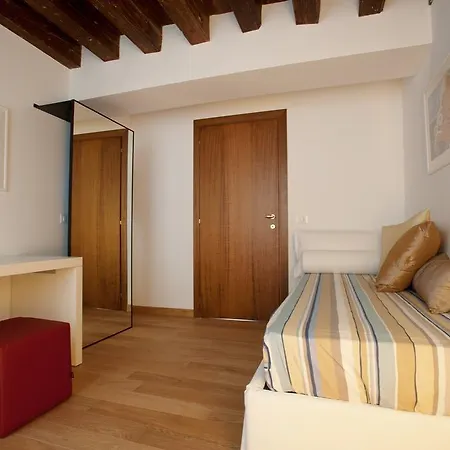 Apartament The Lion's House Apt1 *